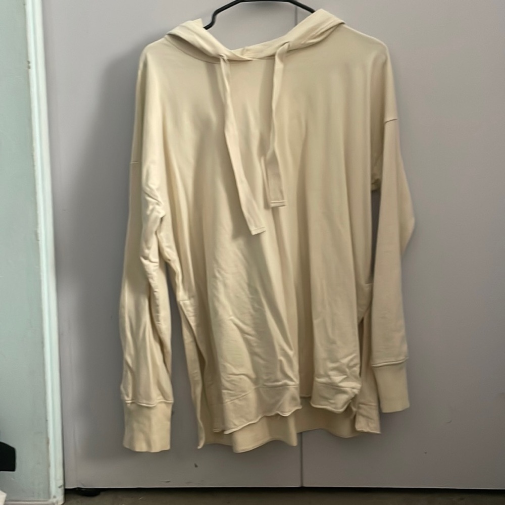 Aerie oversized hoodie, only worn once. Has a cute slit up both sides